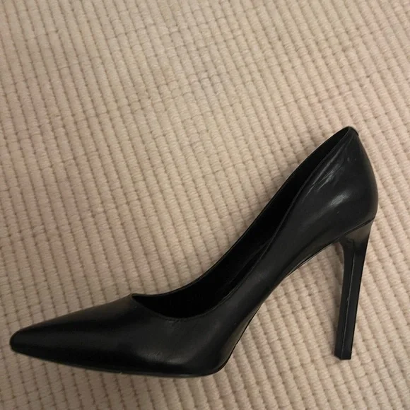 Black Pumps - Picture 2 of 3